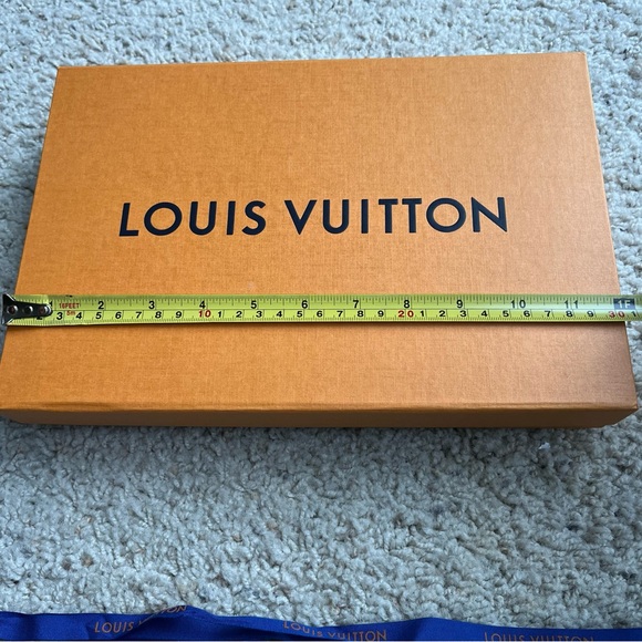 Louis Vuitton Box Ribbon Pouch Magnetic Closure - Picture 7 of 9
